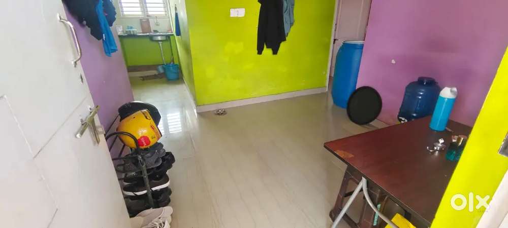 Roommate required male