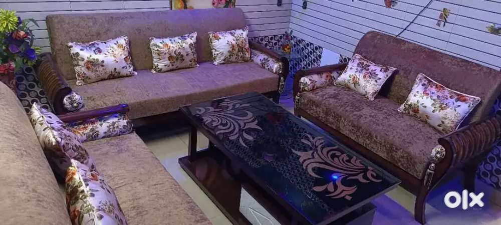 7 seater sofa set with table