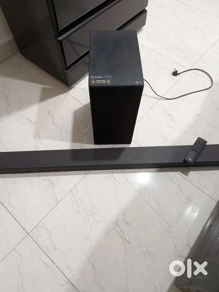 LG Soundbar with wireless subwoofer