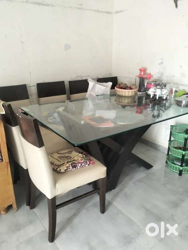 Big Luxury 6-Seater Dining Table with Chairs – Excellent Condition