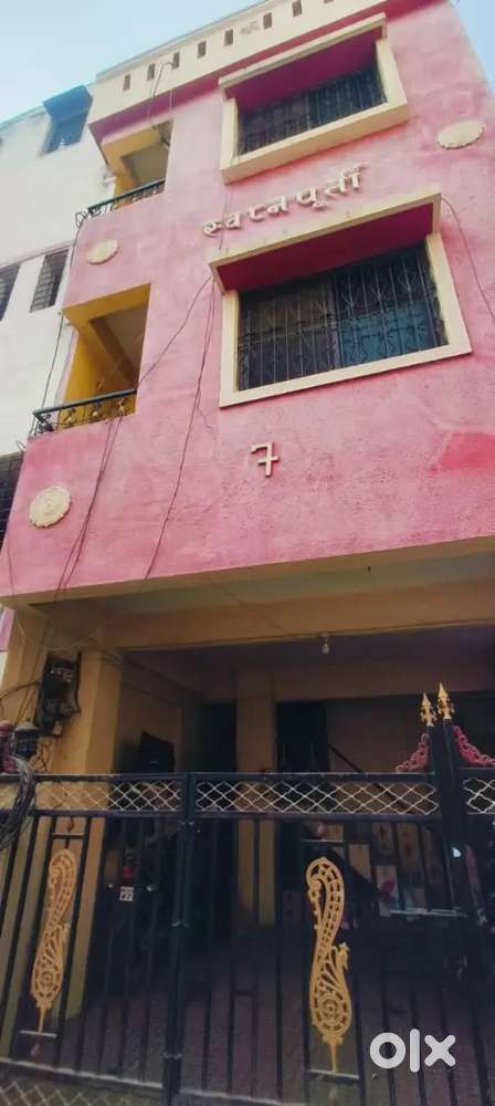 We are looking for flatmates for our raw house with no restriction