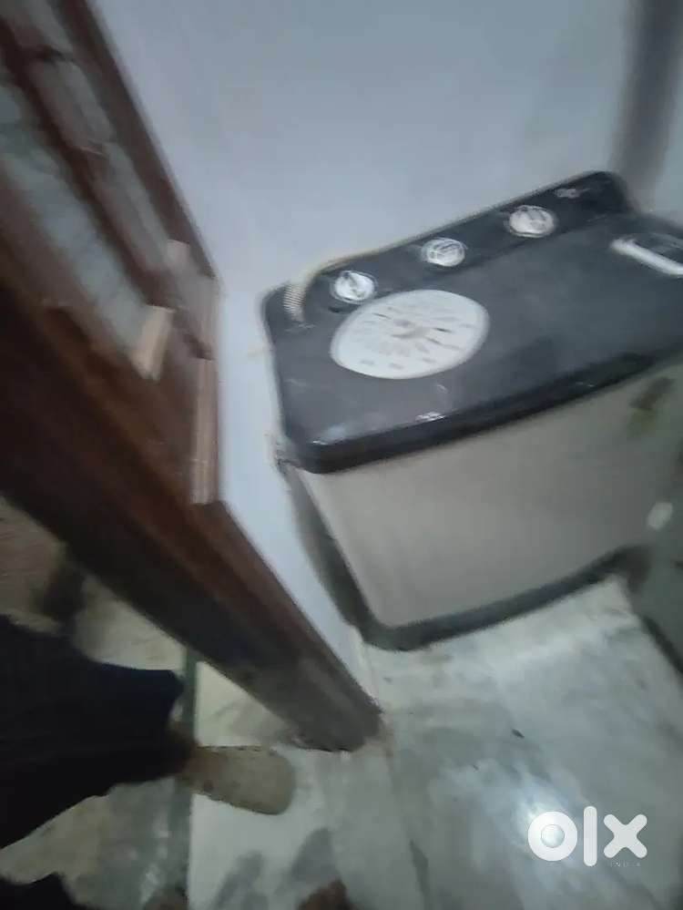 Selling washing machine 1 years old