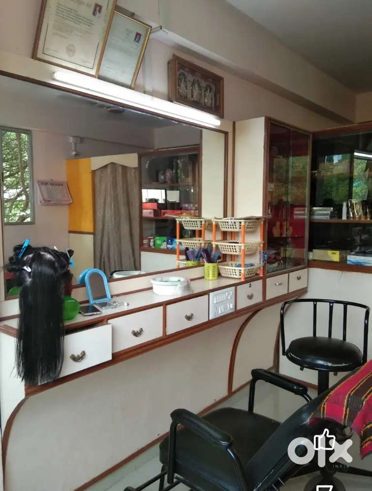 Fully equipped beauty salon for sale