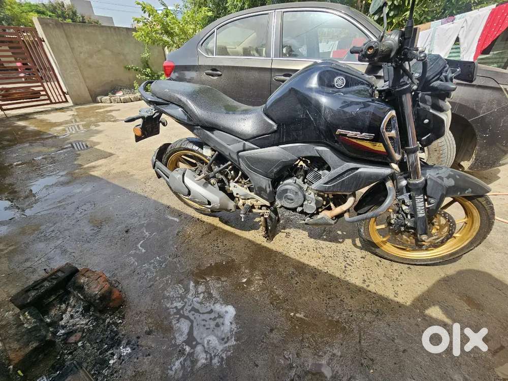Yamaha fz V4 April 2023 model 23300 km running