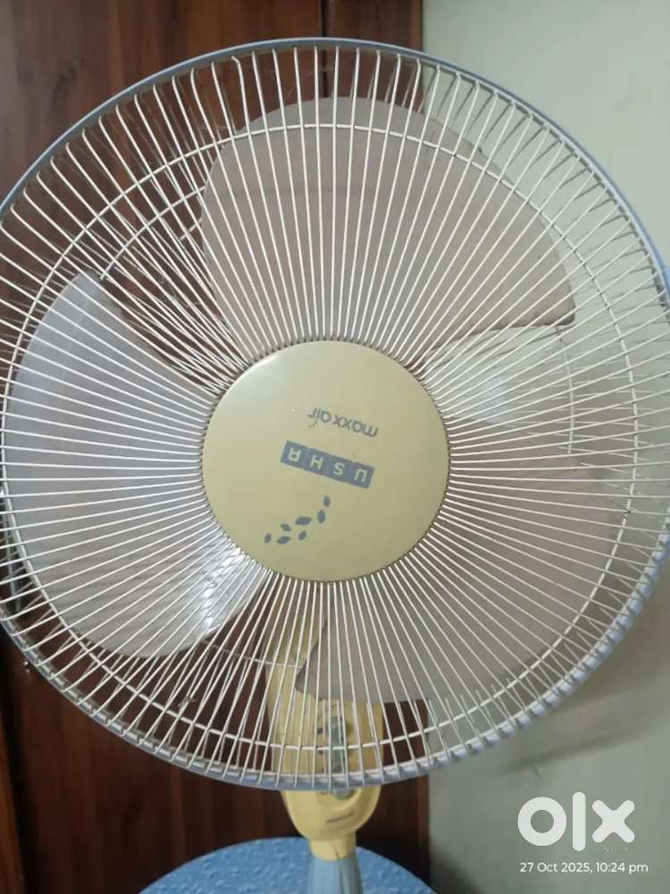 USHA Pedestal fan