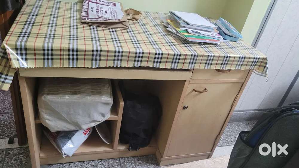 Computer table