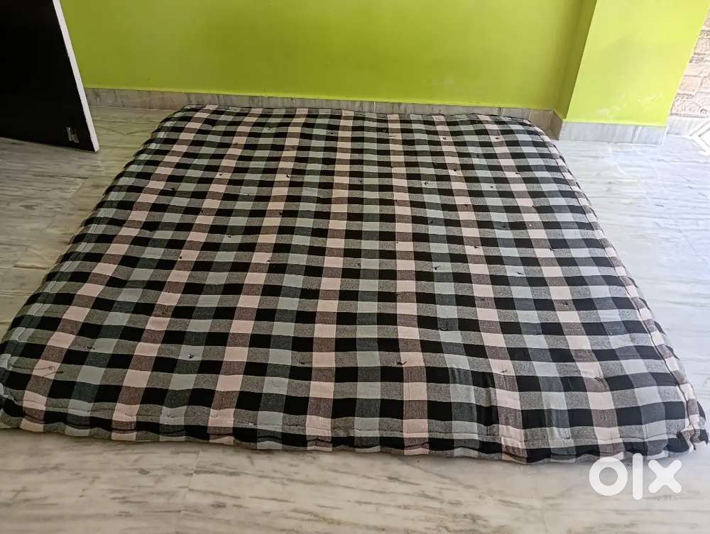 Amazing 6x6 feet mattress [ONLY 6 MONTHS OLD]