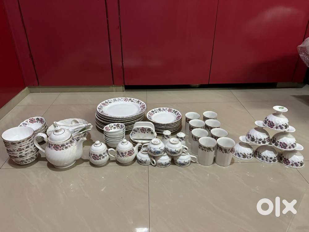Premium Ceramic Dinner Set – Excellent Condition  Shifting Sale