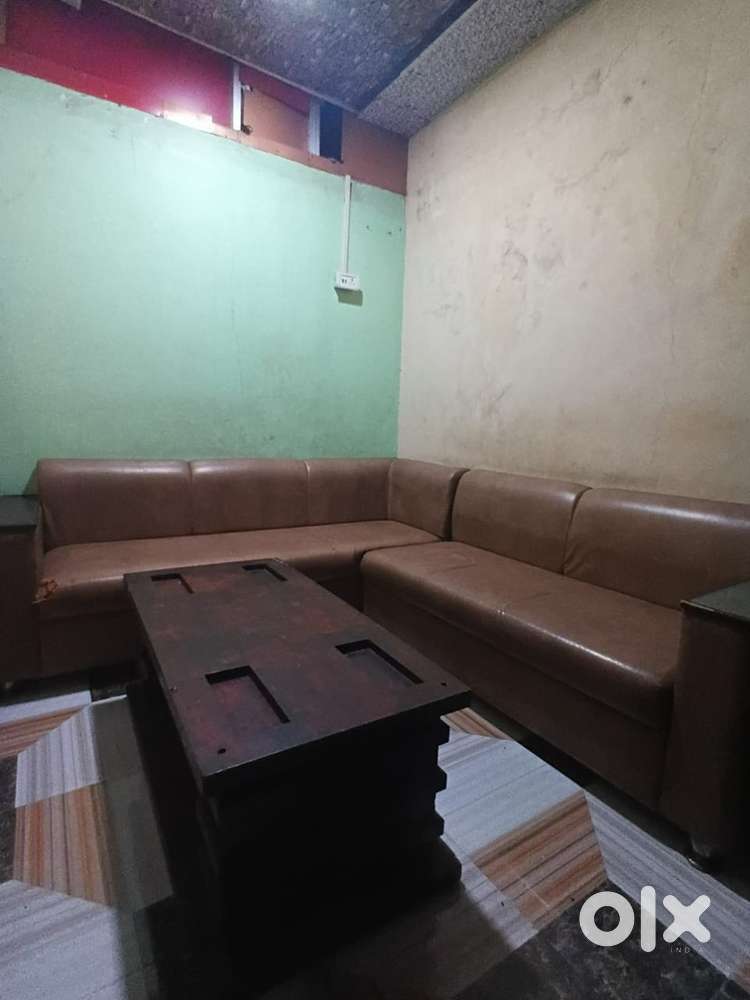 मेन रोड पर स्थित दुकान लोकेशन भी बड़िया है