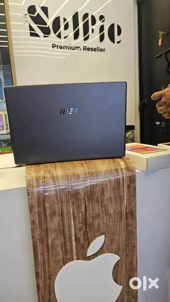 Core i5
13th generartion
512GB SSD
8GB RAM
Graphics 
Just like just