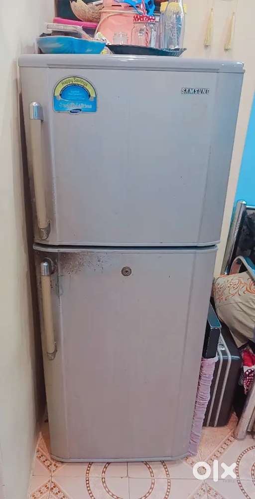 SUMSUNG DOUBLE DOOR FRIDGE