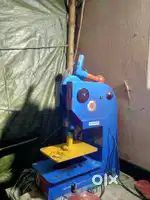 “Chappal Banane Ki Machine – Industrial Equipment – Good Condition”