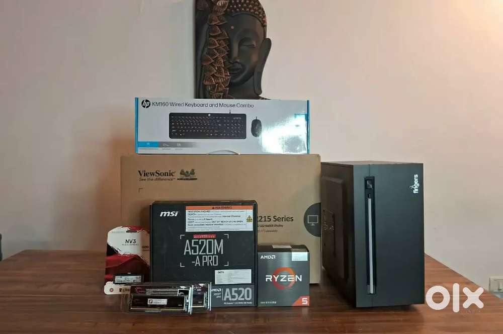 Computer 5 months old light used