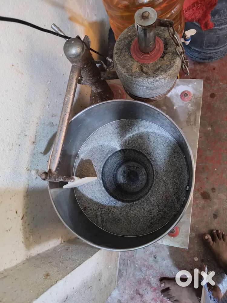 2 liter Grinder working condition with stand