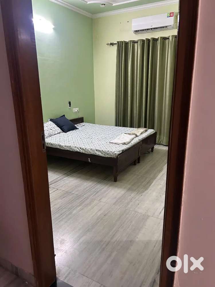 Make flatmate required in 3bhk flat