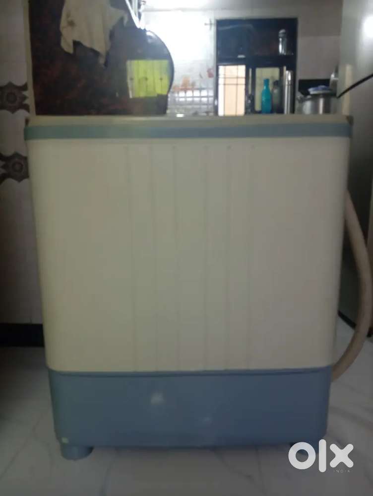 Semi automatic washing machine