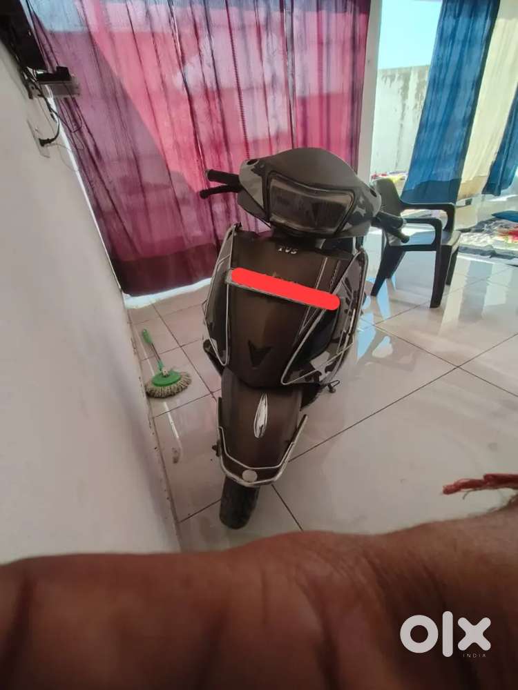 गाड़ी में कोई कमी नहीं है मस्त कंडीशन है