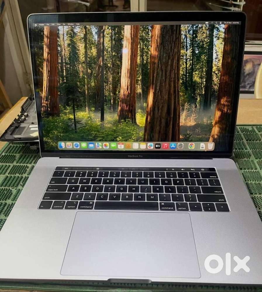 Apple MacBook Pro A1990 Core i7 32 GB RAM 256 GB SSD 15.4 Retina