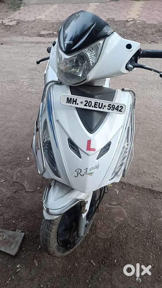 Hero mestro (125cc) in white colour