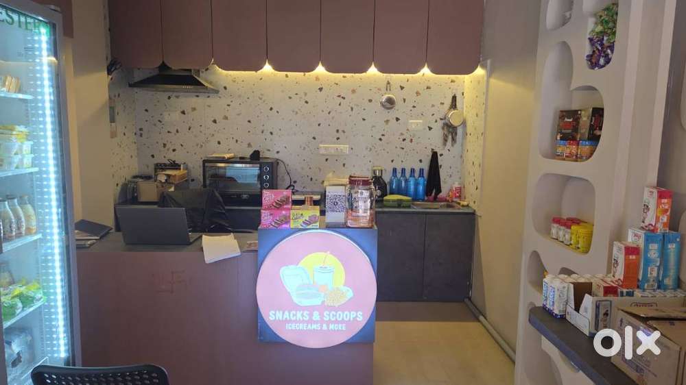 हेल्पर की ज़रूरत (आइसक्रीम पार्लर व कैफ़े)