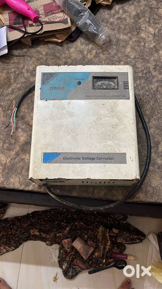 Electric voltage corrector