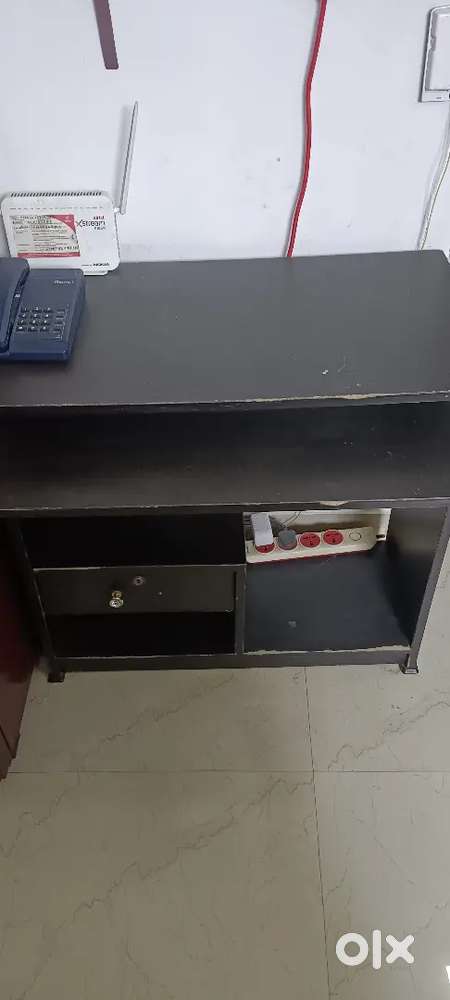 Computer table