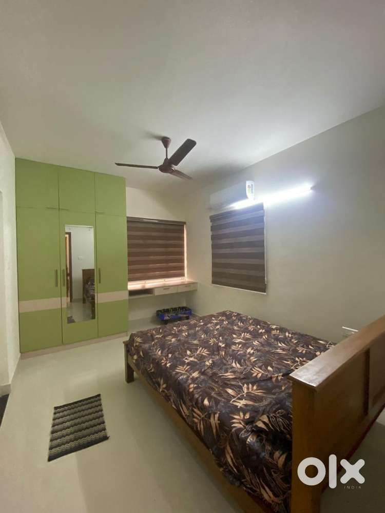 Single room for females-single/sharing basis/ Fully furnied flat