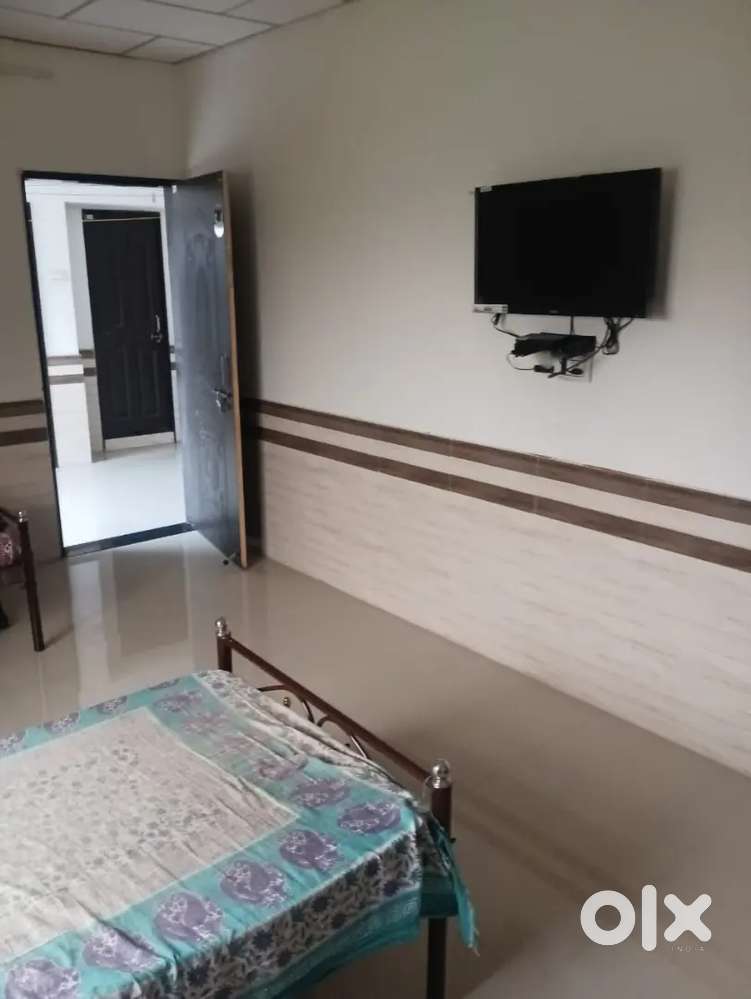 PG ROOMS SEMI FURNISHED FOR BACHLORS