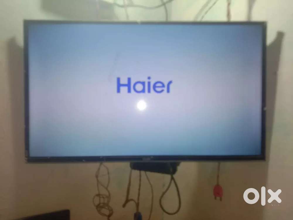 Best year TV with new condition only one year old USB port all port