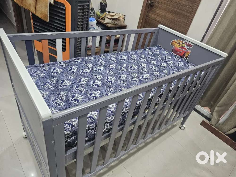 Baby crib / Bed with unused mattress