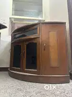Corner table