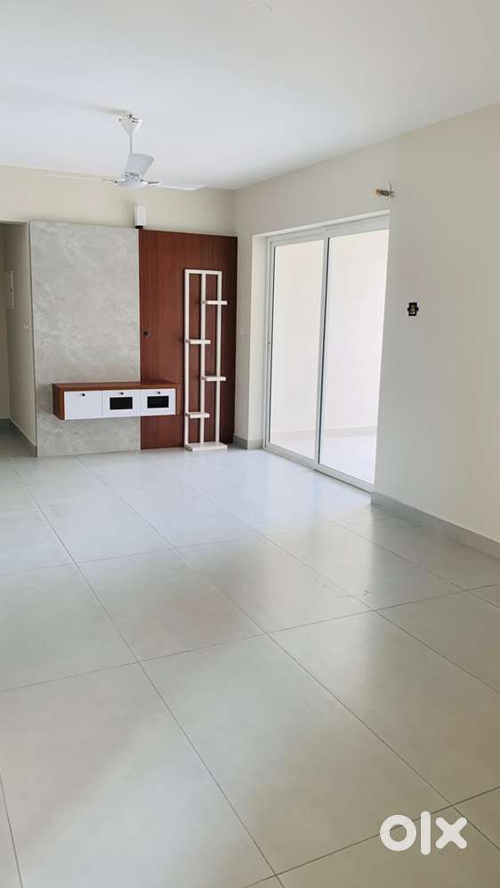 3bhk semi furnished flat for Rent