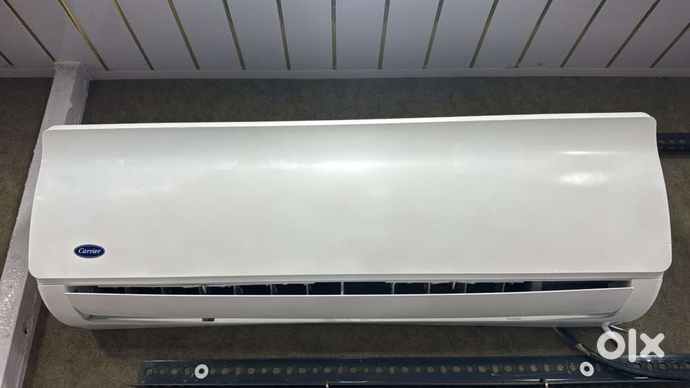 1 ton Voltas air condition good condition with warranty