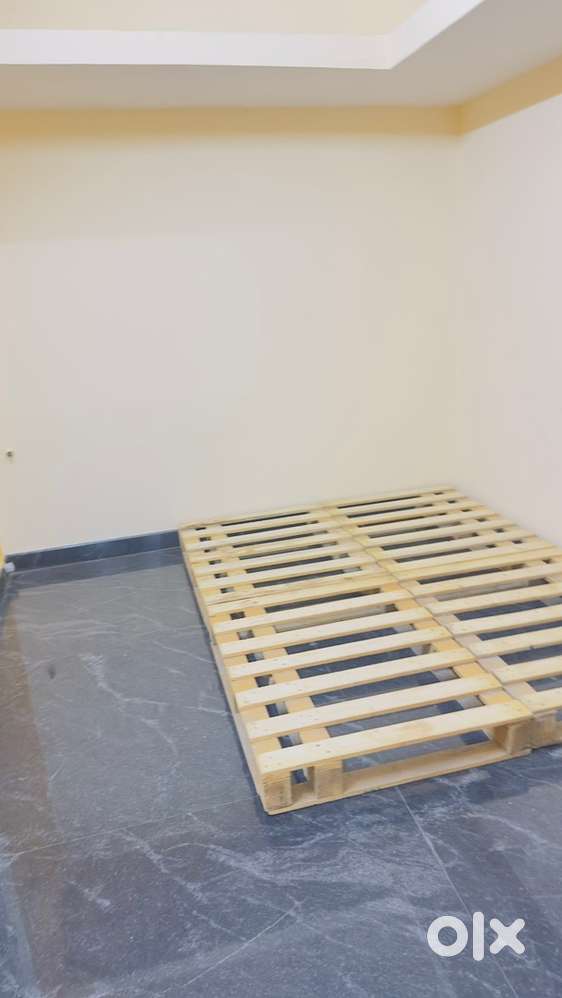 Queen size pallet bed