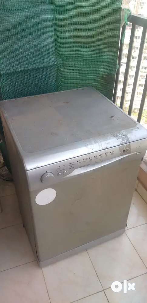 Dish washer (Bartan dhone ki machine)
