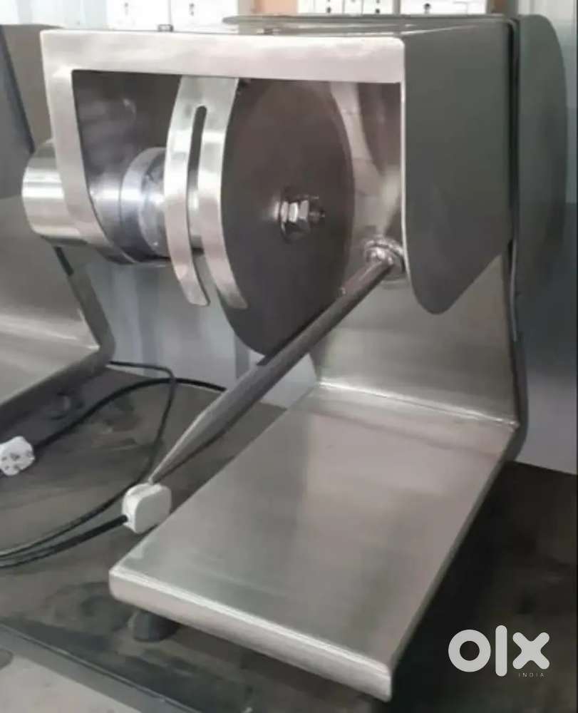Chicken cutting machine