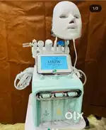 Hydra facial machine in parlour ao house use