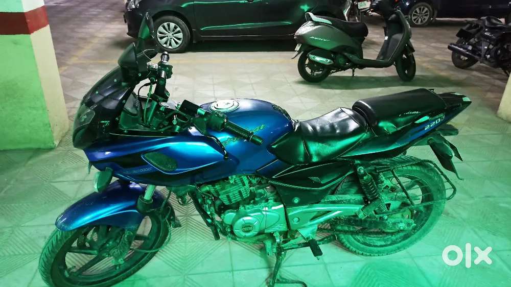 Bajaj Pulser 220 DTS-i