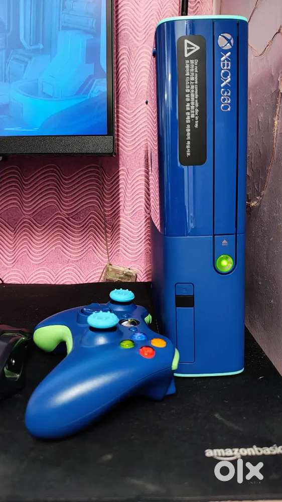 Xbox 360 E Limited Edition Blue – Excellent Condition (1TB)