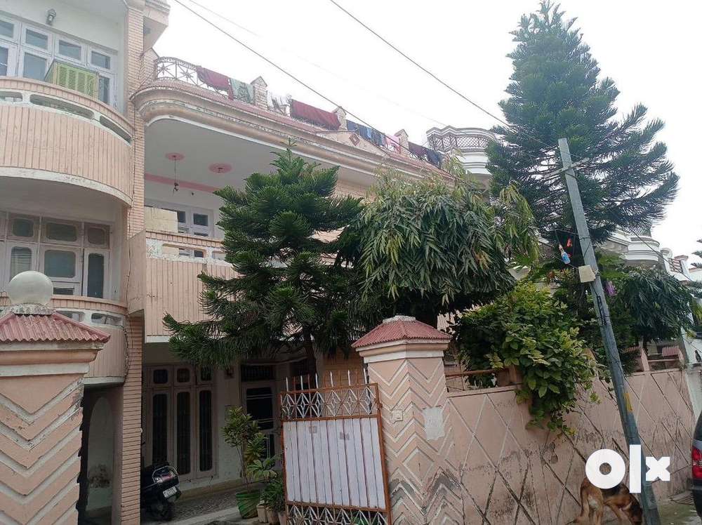 2bhk semi furnished with parking labby and 2 balcony available for ren