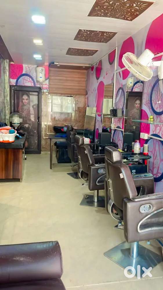 LUXURY SALOON FOR RENT FULLY FURNISHED