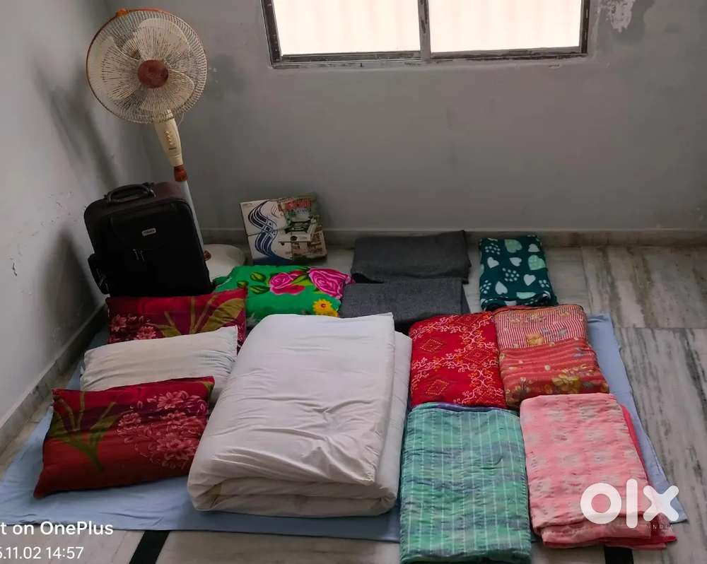 ઘર ની ચીજ વસ્તુ વેચવાની છે.