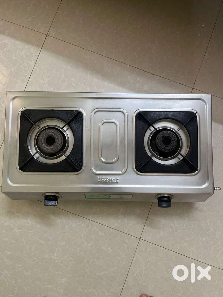 Gas stove with 2 burners