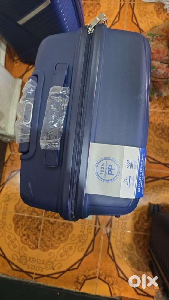 Shop helper chahiye ulhasnagar mein ek bag shop ke liye.