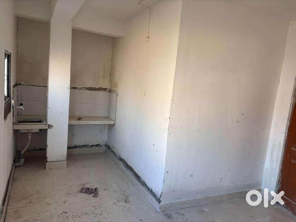 Independent room couple also allow single room fully tiels room