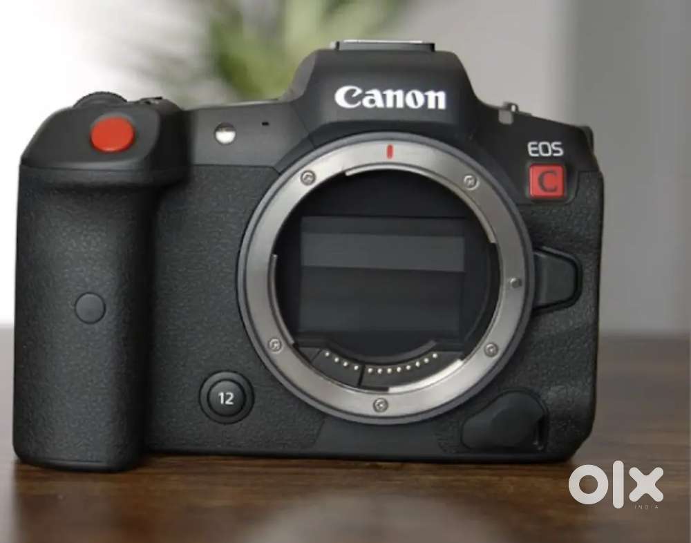 Canon Eos R5C CINEMA CAMERA & Samyang Cinema lens for canon 35mm 1.5