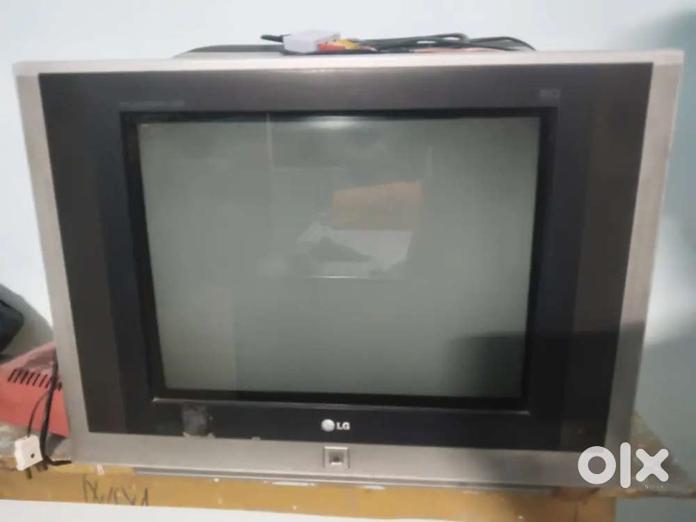 LG Flatron TV ( CRT -28 inch) with Woofer