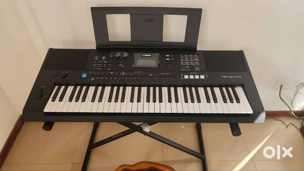 Yamaha Keyboard PSR - E473 with Stand