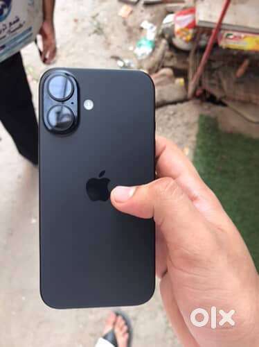 Iphone 16 black colour 6/128 3 days used battery health 100 1 yr wrnt