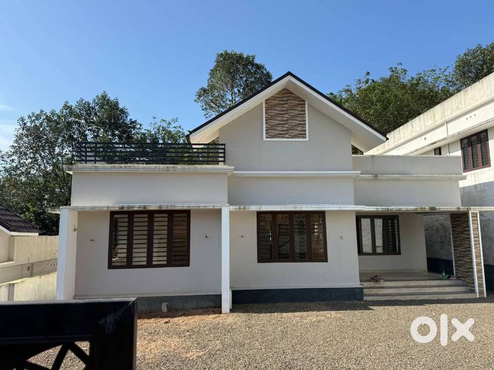 ഏറ്റുമാനൂർ - അതിരമ്പുഴയ്ക്ക് സമീപം , സ്വപ്‌നം പോലൊരു ചെറിയ വീട്